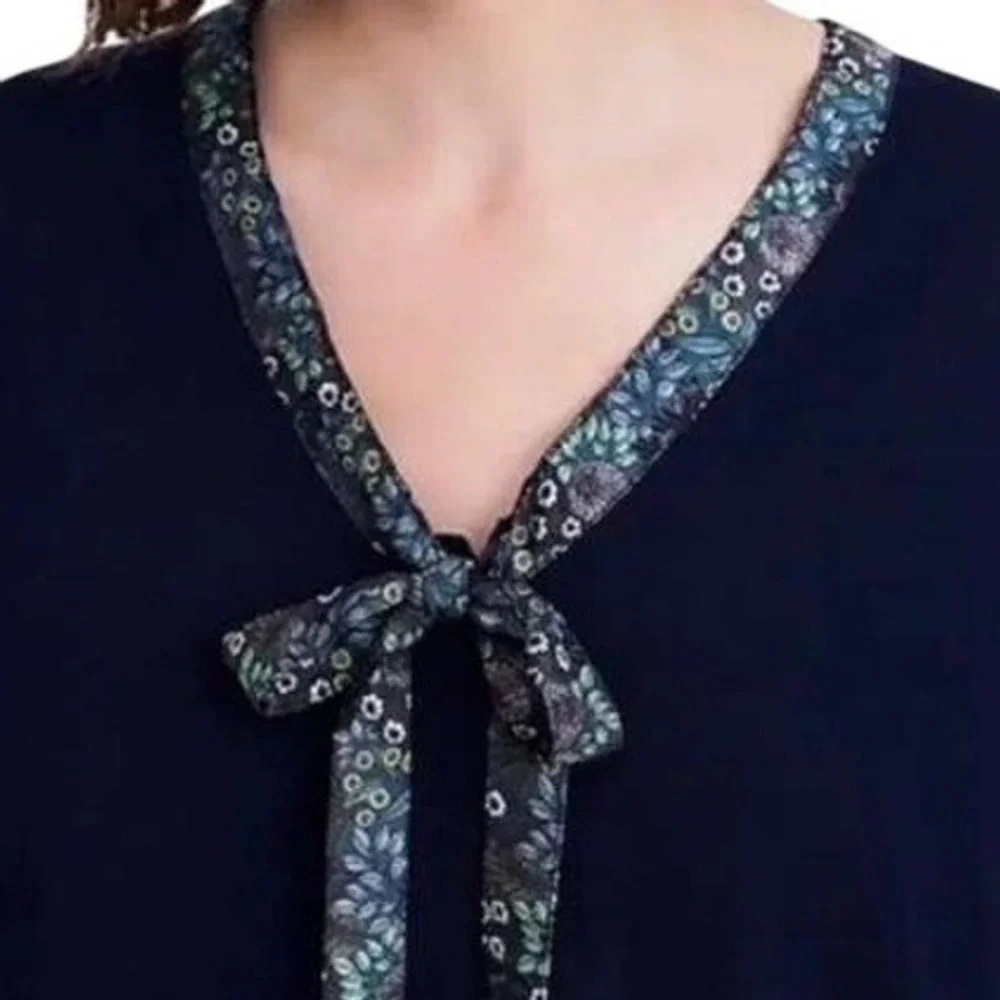Abigail Borg for J. Crew Navy Blue 100% Merino Wool V-Neck Sweater size Small‎